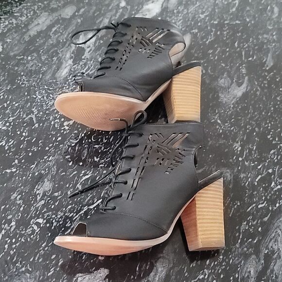 RESTRICTED OPEN-TOE LACE UP BLOCK HEEL ANKLE BOOTIES - Picture 12 of 13